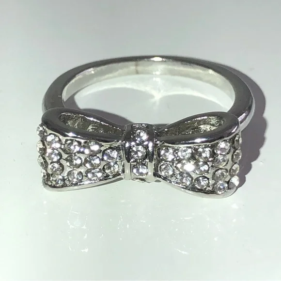 LAST ONE‼️ Silver Rhinestones Bow Diamond Ring - Picture 6 of 9